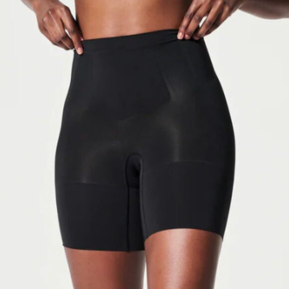 NWT SPANX SPANXsculpt OnCore Mid-Thigh Short in Very Black in Size Large - Picture 1 of 5